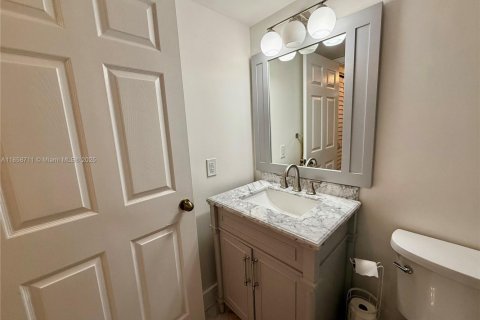 Condo in Tamarac, Florida, 2 bedrooms  № 1889995 - photo 23