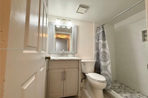 Condo in Tamarac, Florida, 2 bedrooms  № 1889995 - photo 24
