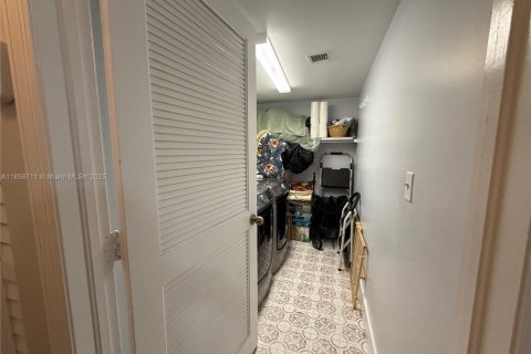 Condo in Tamarac, Florida, 2 bedrooms  № 1889995 - photo 27