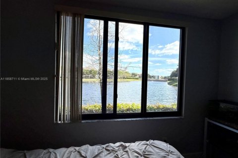Condo in Tamarac, Florida, 2 bedrooms  № 1889995 - photo 28