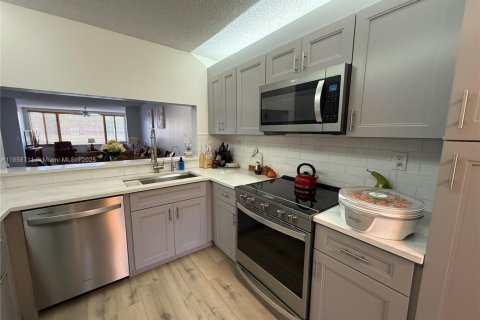 Condo in Tamarac, Florida, 2 bedrooms  № 1889995 - photo 4