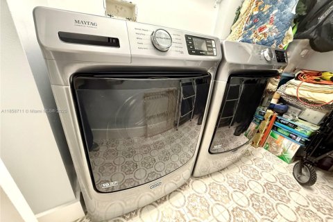 Condo in Tamarac, Florida, 2 bedrooms  № 1889995 - photo 26