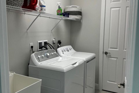 Apartment in Vero Beach, Florida 2 bedrooms, 145.95 sq.m. № 2083271 - photo 26