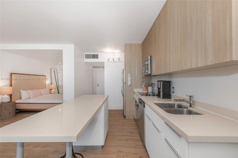 Снять в аренду кондоминиум в Майами-Бич, Флорида 55.74м2, № 1943963 - фото 2