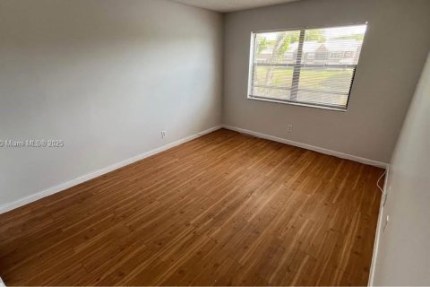 Condo in Coral Springs, Florida, 2 bedrooms  № 1700669 - photo 10