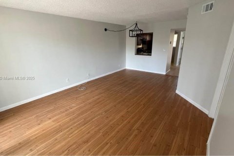 Condo in Coral Springs, Florida, 2 bedrooms  № 1700669 - photo 26