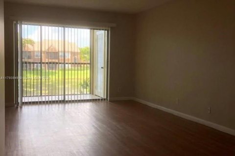 Condo in Coral Springs, Florida, 2 bedrooms  № 1700669 - photo 24