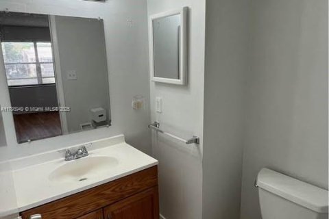 Condo in Coral Springs, Florida, 2 bedrooms  № 1700669 - photo 12