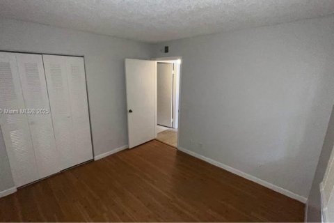 Condo in Coral Springs, Florida, 2 bedrooms  № 1700669 - photo 11