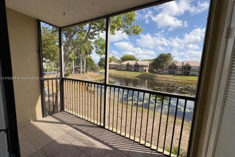 Condo in Coral Springs, Florida, 2 bedrooms  № 1700669 - photo 13