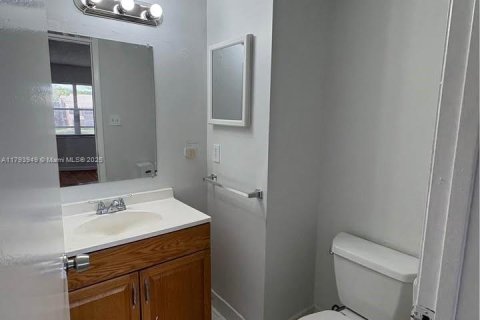 Condo in Coral Springs, Florida, 2 bedrooms  № 1700669 - photo 23