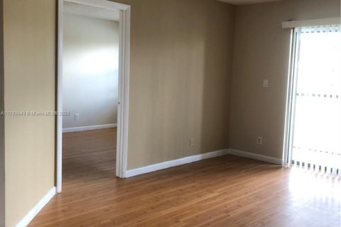 Condo in Coral Springs, Florida, 2 bedrooms  № 1700669 - photo 8