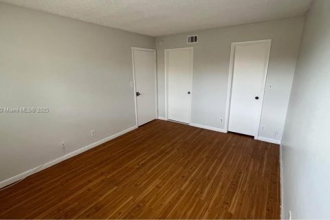 Condo in Coral Springs, Florida, 2 bedrooms  № 1700669 - photo 17