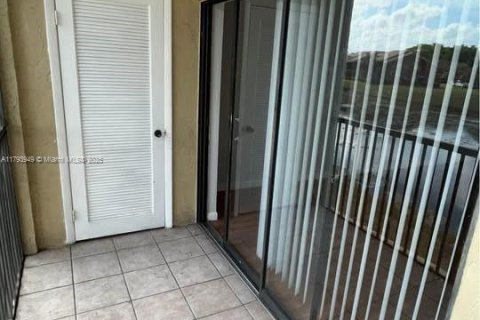 Condo in Coral Springs, Florida, 2 bedrooms  № 1700669 - photo 18