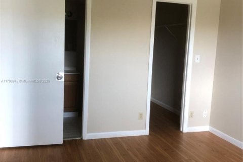 Condo in Coral Springs, Florida, 2 bedrooms  № 1700669 - photo 6