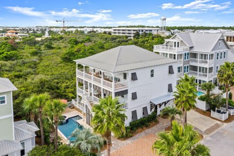 House in Seacrest, Florida 9 bedrooms, 460.33 sq.m. № 558744 - photo 1