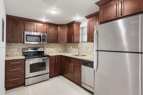 Appartement à louer à Miami, Floride: 1 chambre, 74.32 m2 № 1982937 - photo 3