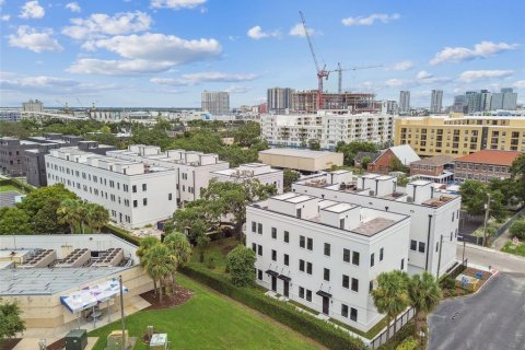 Adosado en venta en Tampa, Florida, 3 dormitorios, 195.47 m2 № 2156925 - foto 4