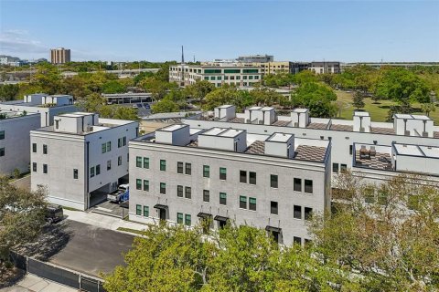 Adosado en venta en Tampa, Florida, 3 dormitorios, 195.47 m2 № 2156925 - foto 3
