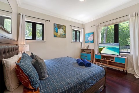Casa en alquiler en Coral Gables, Florida, 6 dormitorios, 395.21 m2 № 2026337 - foto 15