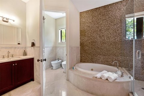 Casa en alquiler en Coral Gables, Florida, 6 dormitorios, 395.21 m2 № 2026337 - foto 28