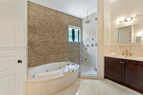 Casa en alquiler en Coral Gables, Florida, 6 dormitorios, 395.21 m2 № 2026337 - foto 27