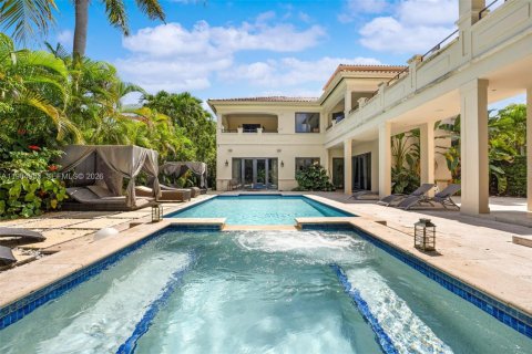 Casa en Coral Gables, Florida 6 dormitorios, 395.21 m2 № 2026337