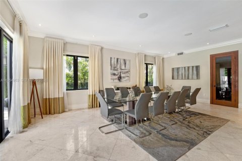 Casa en alquiler en Coral Gables, Florida, 6 dormitorios, 395.21 m2 № 2026337 - foto 6