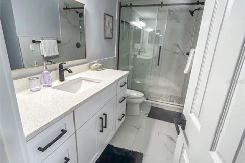 Condo in Madeira Beach, Florida, 2 bedrooms  № 1883906 - photo 8