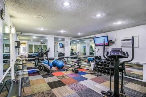 Condo in Madeira Beach, Florida, 2 bedrooms  № 1883906 - photo 17