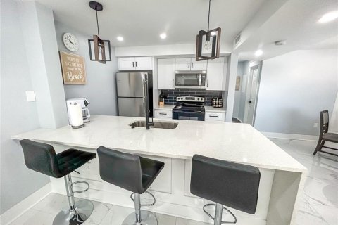 Condo in Madeira Beach, Florida, 2 bedrooms  № 1883906 - photo 4