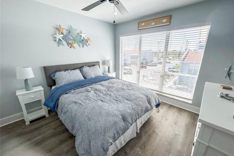 Condo in Madeira Beach, Florida, 2 bedrooms  № 1883906 - photo 11