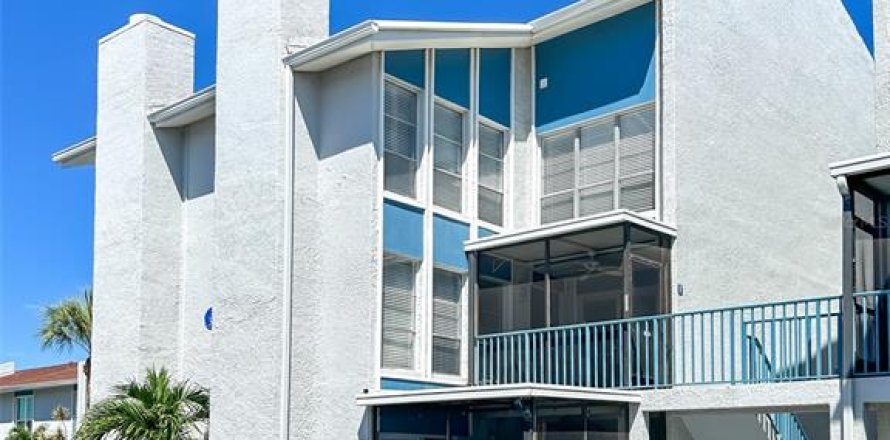 Condo in Madeira Beach, Florida, 2 bedrooms  № 1883906