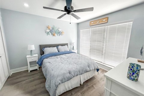 Condo in Madeira Beach, Florida, 2 bedrooms  № 1883906 - photo 10