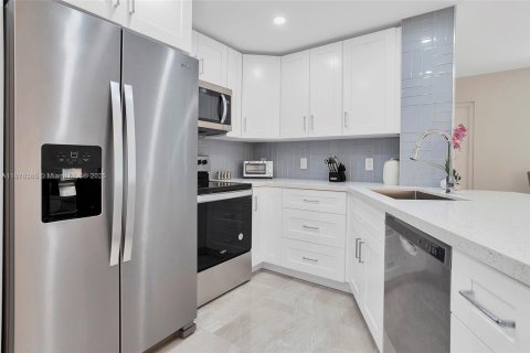 Condo in Delray Beach, Florida, 2 bedrooms  № 1942161 - photo 6