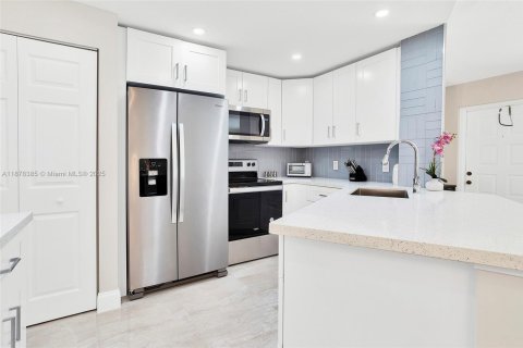 Condo in Delray Beach, Florida, 2 bedrooms  № 1942161 - photo 8