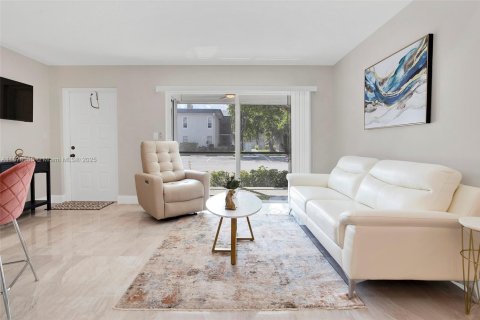 Condo in Delray Beach, Florida, 2 bedrooms  № 1942161 - photo 17