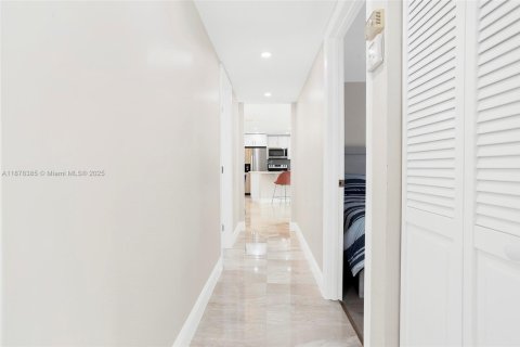 Condo in Delray Beach, Florida, 2 bedrooms  № 1942161 - photo 26