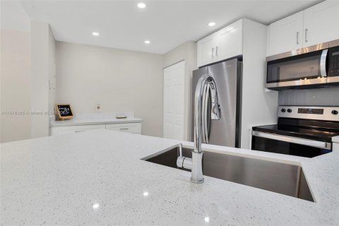 Condo in Delray Beach, Florida, 2 bedrooms  № 1942161 - photo 4