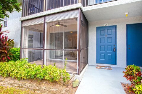 Condo in Delray Beach, Florida, 2 bedrooms  № 1942161 - photo 1