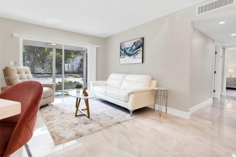 Condo in Delray Beach, Florida, 2 bedrooms  № 1942161 - photo 18