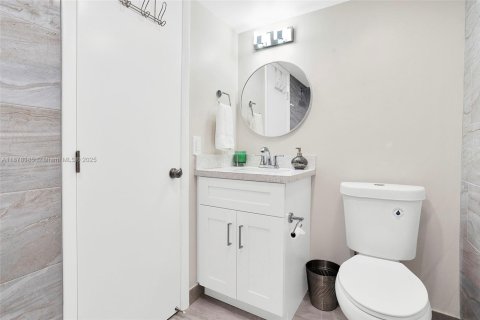 Condo in Delray Beach, Florida, 2 bedrooms  № 1942161 - photo 22