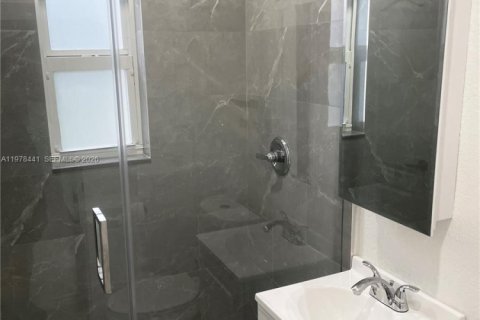 Villa ou maison à louer à Miami, Floride: 2 chambres, 128.48 m2 № 2044710 - photo 14