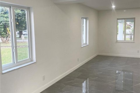 Villa ou maison à louer à Miami, Floride: 2 chambres, 128.48 m2 № 2044710 - photo 17