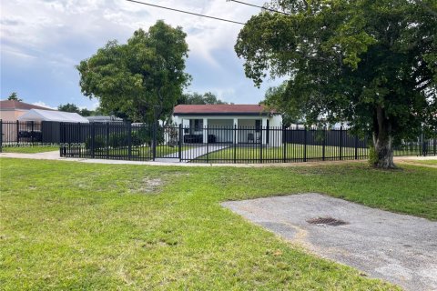 Villa ou maison à louer à Miami, Floride: 2 chambres, 128.48 m2 № 2044710 - photo 27