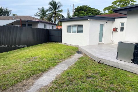 Villa ou maison à louer à Miami, Floride: 2 chambres, 128.48 m2 № 2044710 - photo 25