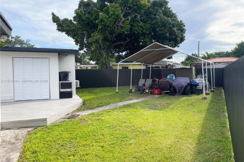 Villa ou maison à louer à Miami, Floride: 2 chambres, 128.48 m2 № 2044710 - photo 24