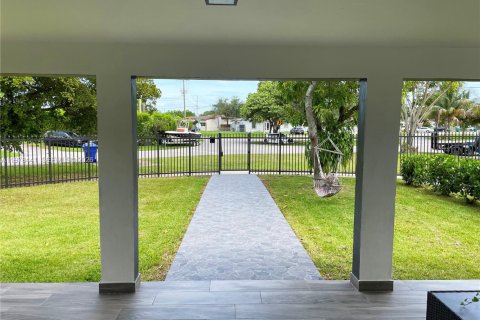 Villa ou maison à louer à Miami, Floride: 2 chambres, 128.48 m2 № 2044710 - photo 29