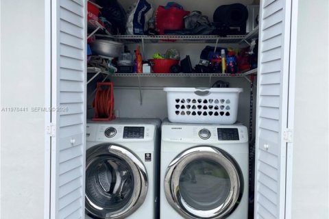 Villa ou maison à louer à Miami, Floride: 2 chambres, 128.48 m2 № 2044710 - photo 21