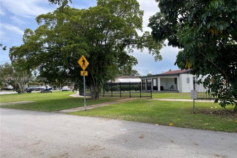 Villa ou maison à louer à Miami, Floride: 2 chambres, 128.48 m2 № 2044710 - photo 5
